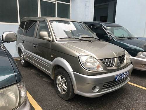 01 xe ô tô con nhãn hiệu Misubishi Jolie;